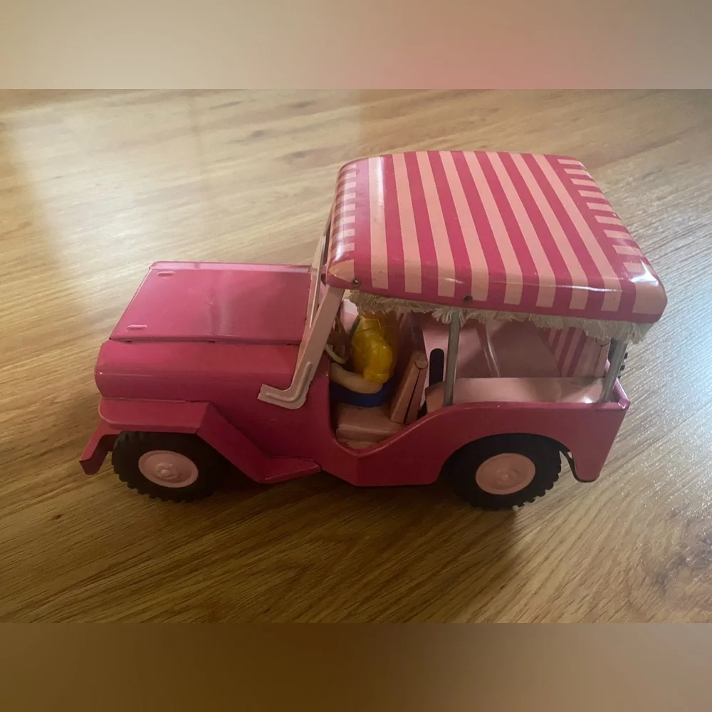 ‘60s Pink Metal Working Jeep